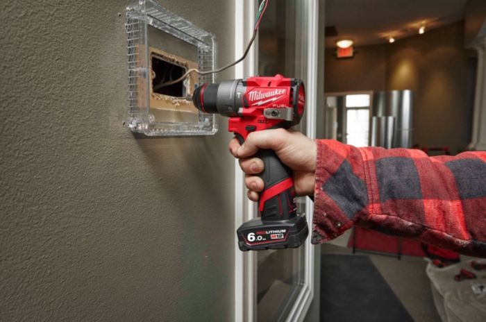 Дрель-шуруповерт аккумуляторная бесщёточная ударная MILWAUKEE M12 FPD2-202X (37Нм) (ЗУ+2Х2Ач+HDкейс)