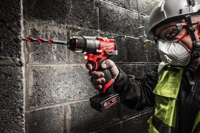 Дрель-шуруповёрт аккумуляторная бесщёточная ударная MILWAUKEE M12 FPD2-0 (37/45 Нм) (каркас)