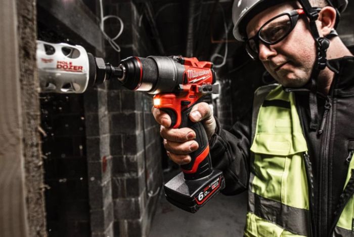 Дрель-шуруповёрт аккумуляторная бесщёточная MILWAUKEE M12 FDD2-0 (37/45Нм) (каркас)
