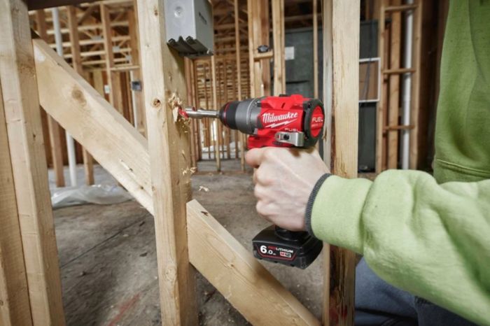 Дрель-шуруповёрт аккумуляторная бесщёточная MILWAUKEE M12 FDD2-202X (37Нм)(ЗУ+2акк.Х2Ач+HDкейс)