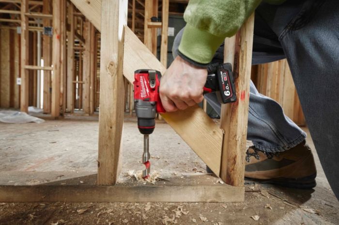 Дрель-шуруповёрт аккумуляторная бесщёточная MILWAUKEE M12 FDD2-202X (37Нм)(ЗУ+2акк.Х2Ач+HDкейс)