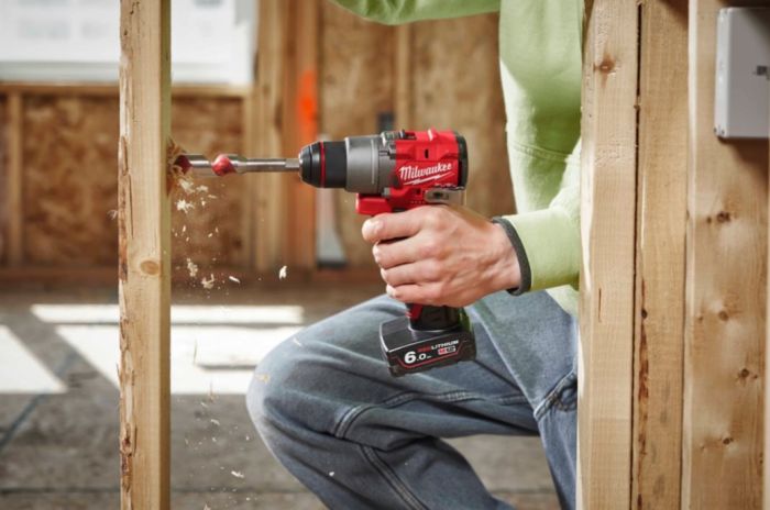 Дрель-шуруповёрт аккумуляторная бесщёточная MILWAUKEE M12 FDD2-202X (37Нм)(ЗУ+2акк.Х2Ач+HDкейс)