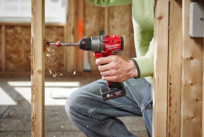 Дрель-шуруповерт аккумуляторная бесщёточная MILWAUKEE M12 FDD2-402X (45 Нм) (ЗУ+2ак.Х4Ач+HDкейс)