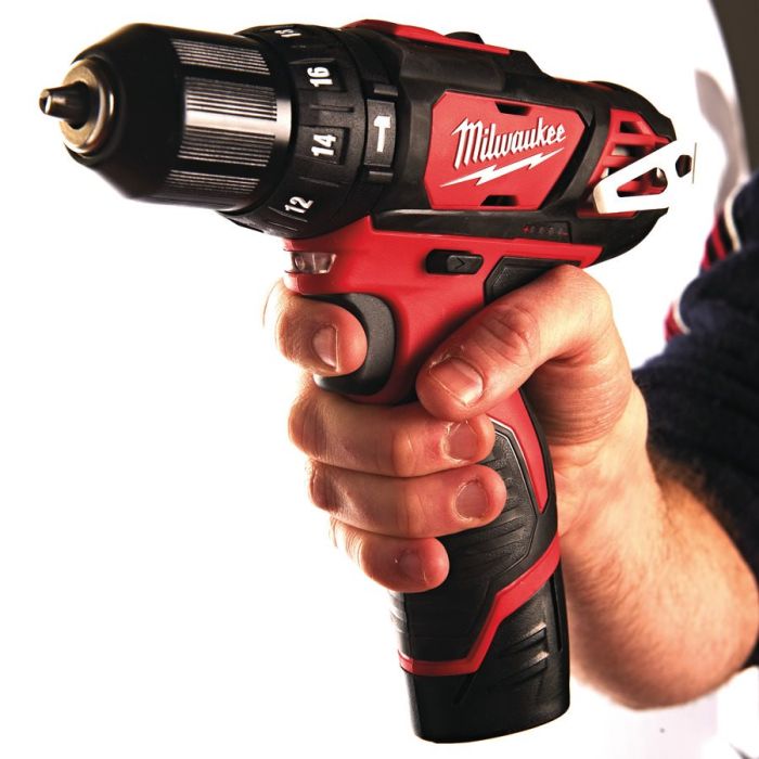 Дрель-шуруповёрт аккумуляторная ударная MILWAUKEE M12 BPD-0 (30Нм)(каркас)