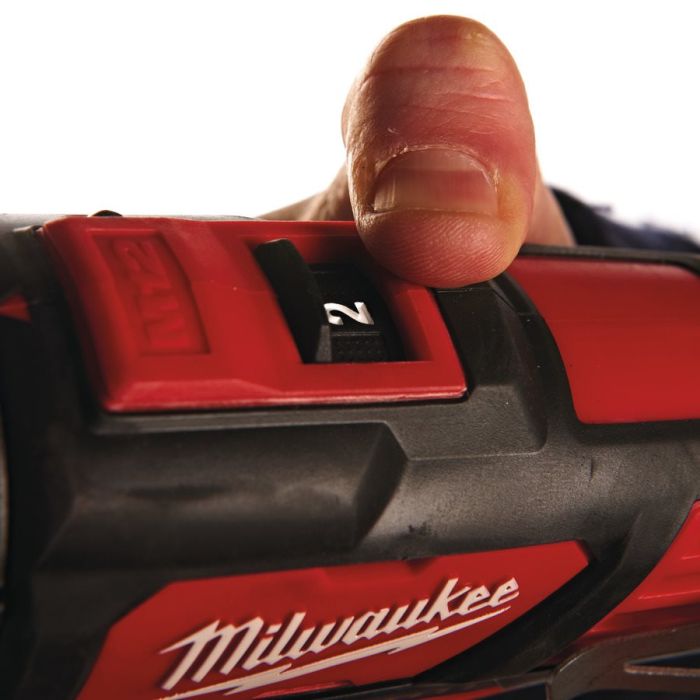 Дрель-шуруповёрт аккумуляторная ударная MILWAUKEE M12 BPD-0 (30Нм)(каркас)