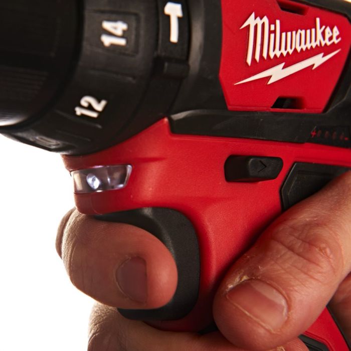 Дрель-шуруповёрт аккумуляторная ударная MILWAUKEE M12 BPD-0 (30Нм)(каркас)