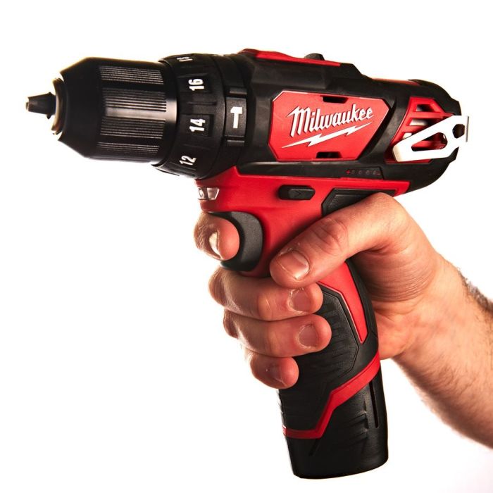 Дрель-шуруповёрт аккумуляторная ударная MILWAUKEE M12 BPD-0 (30Нм)(каркас)