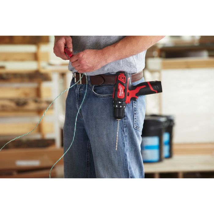 Дрель-шуруповёрт аккумуляторная ударная MILWAUKEE M12 BPD-0 (30Нм)(каркас)