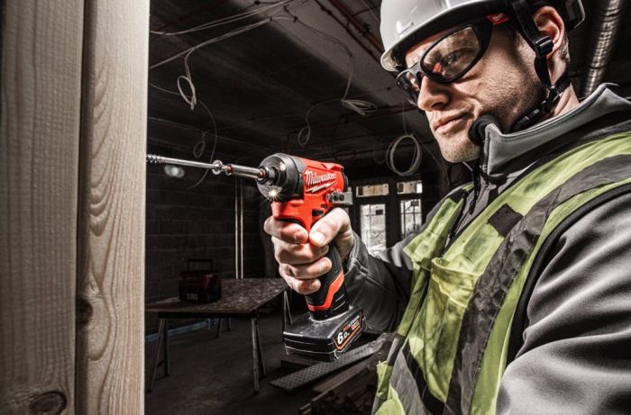 Шуруповерт ударный аккумуляторный бесщёточный MILWAUKEE (170 Нм) M12 FID2-0 (каркас)