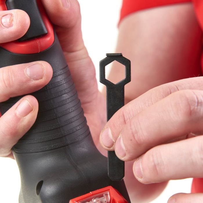 Заклепочник аккумуляторный MILWAUKEE M12 BPRT-0 Ø закл. 2,4-4,8мм (каркас)