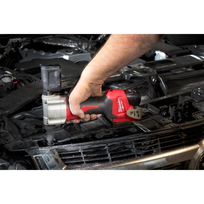 Заклепочник аккумуляторный MILWAUKEE M12 BPRT-0 Ø закл. 2,4-4,8мм (каркас)