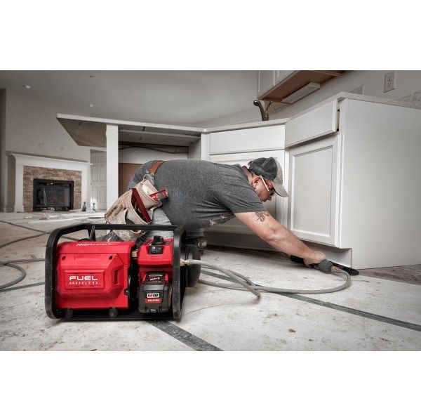 Компрессор аккумуляторный бесщеточный MILWAUKEE M18 FAC-0 (ресивер 9,5л, 9,3 БАР)
