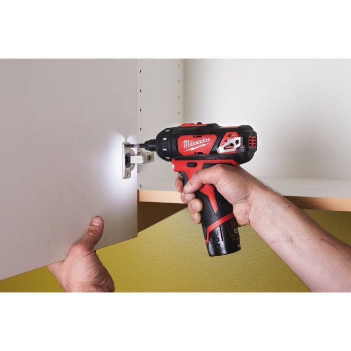 Шуруповерт аккумуляторный MILWAUKEE M12 BD-0 (30Нм) (каркас)