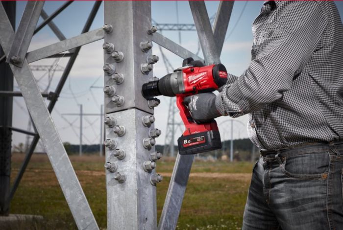 Гайковерт аккумуляторный бесщеточный MILWAUKEE 1'' (2400Нм) M18 ONEFHIWF1-0X, с кольцом (каркас)