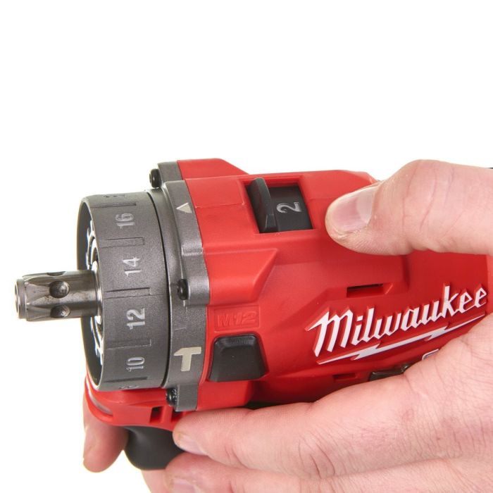 Дрель-шуруповёрт аккумуляторная бесщёточная ударная MILWAUKEE M12 FPDXKIT-202X(37Нм)(2нас+2Х2Ач+кейс