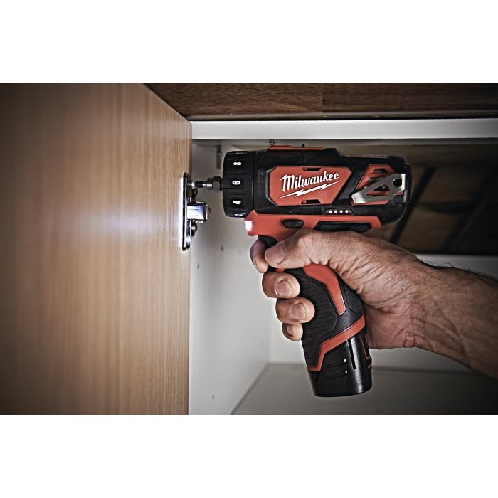 Дрель-шуруповёрт аккумуляторная MILWAUKEE M12 BDDXKIT-202C (32 Нм) (2насадки+ЗУ+2акк.Х2Ач+кейс)
