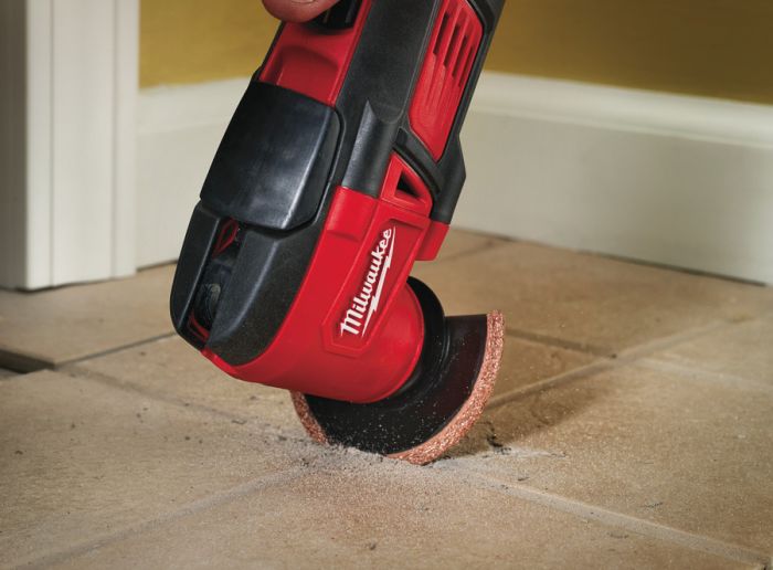 Инструмент многофункциональный аккумуляторный MILWAUKEE M18 BMT-421C (ЗУ+2акк.+кейс)