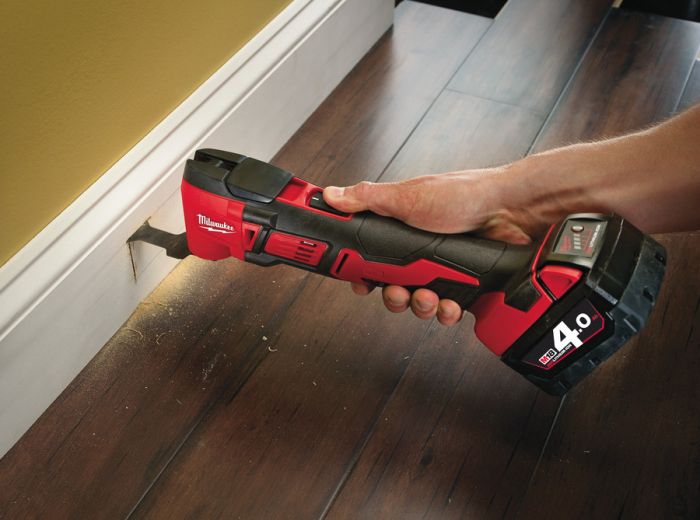 Инструмент многофункциональный аккумуляторный MILWAUKEE M18 BMT-421C (ЗУ+2акк.+кейс)