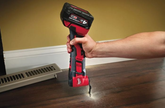 Инструмент многофункциональный аккумуляторный MILWAUKEE M18 BMT-421C (ЗУ+2акк.+кейс)