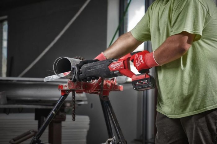 Пила сабельная аккумуляторная бесщёточная MILWAUKEE M18 FSZ-0X (каркас+HDкейс)