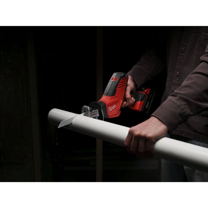 Пила сабельная аккумуляторная MILWAUKEE M18 C18 HZ-0 (каркас)