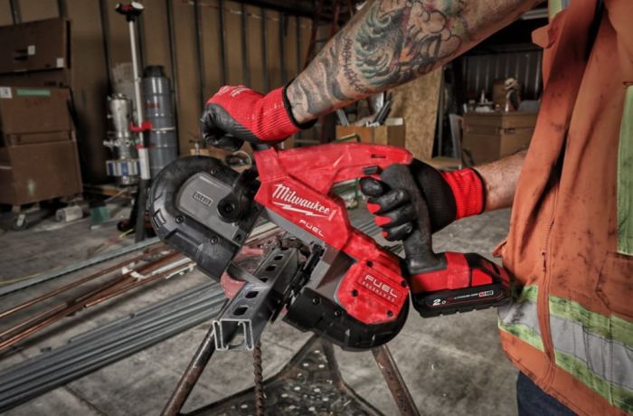 Пила ленточная аккумуляторная бесщёточная MILWAUKEE M18 FBS85-0C (каркас+кейс)