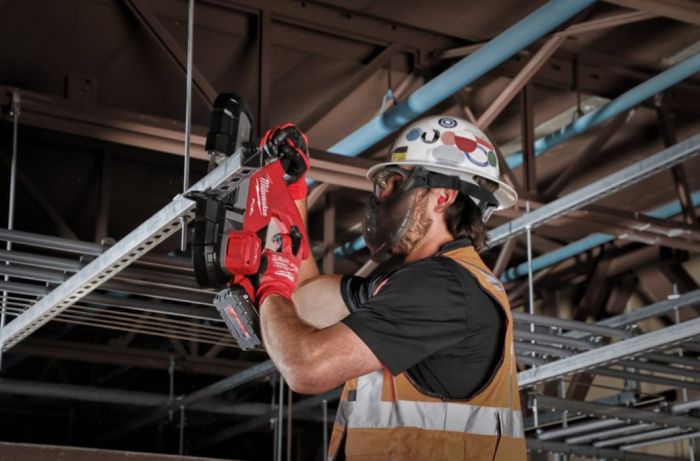 Пила ленточная аккумуляторная бесщёточная MILWAUKEE M18 FBS85-0C (каркас+кейс)