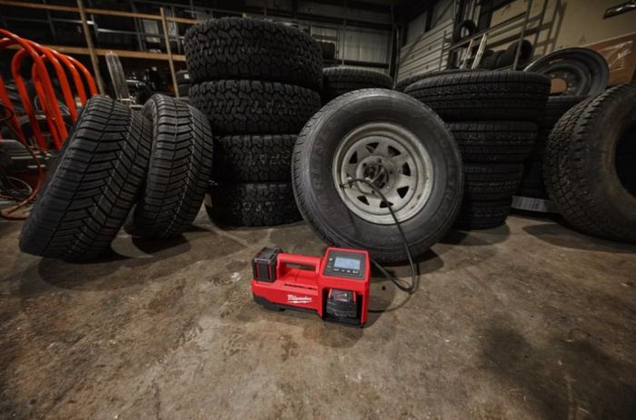 Насос воздушный аккумуляторный бесщеточный MILWAUKEE M18 BI-0 (каркас)