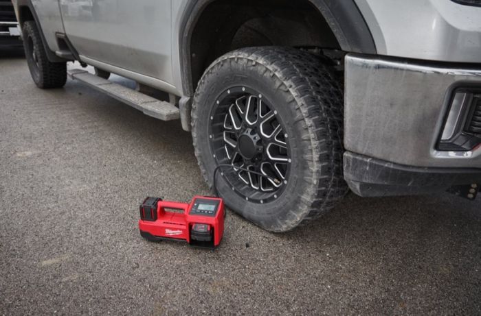 Насос воздушный аккумуляторный бесщеточный MILWAUKEE M18 BI-0 (каркас)