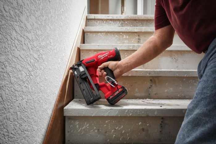 Пистолет гвоздезабивной аккумуляторный бесщёточный MILWAUKEE M18 FN16GA-202X (32-64мм)(ЗУ+2Х2Ач)