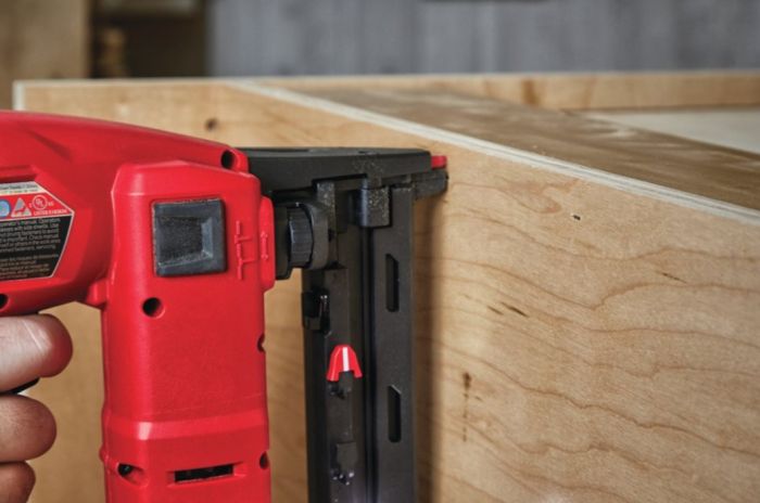 Степлер скобозабивной аккумуляторный бесщёточный MILWAUKEE M18 FFUS-302C