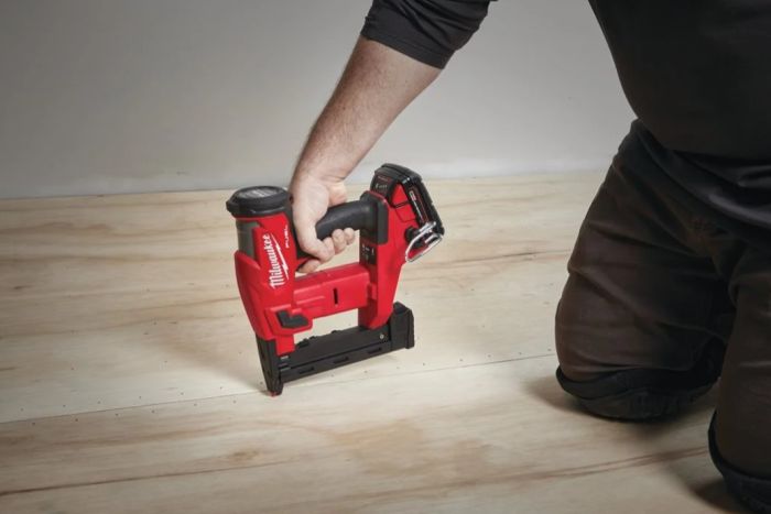 Степлер скобозабивной аккумуляторный бесщёточный MILWAUKEE M18 FFUS-302C