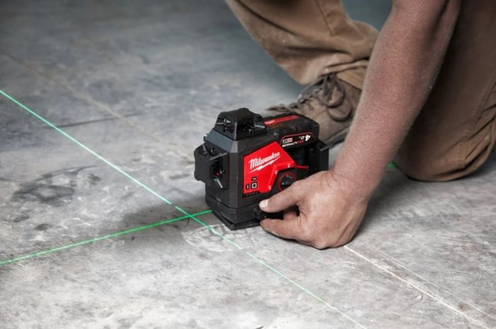 Нивелир лазерный аккумуляторный 3D MILWAUKEE M12 3PL-0C (360˚, зелёный луч)