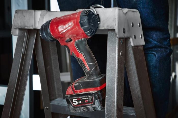 Пистолет горячего воздуха - фен аккумуляторный MILWAUKEE M18 BHG-0 (каркас)
