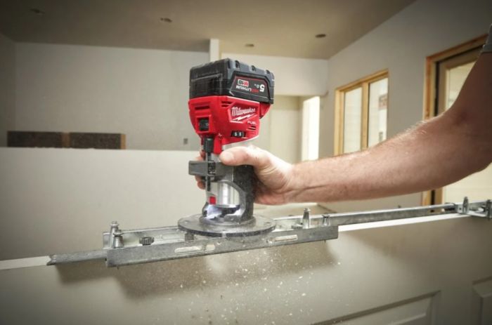 Фрезер аккумуляторный кромочный MILWAUKEE M18 FTR8-0X (каркас+HDкейс)