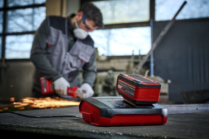 Пристрій зарядний швидкісний  Einhell Power-X-Boost Charger 8 A (4512155)
