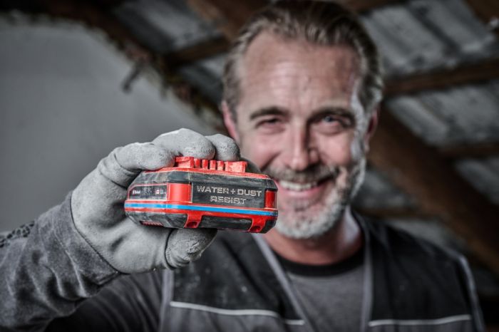 Акумулятор 3.0 Аг, герметичний, захист від води і пилу, макс. 900 Вт, тонкий корпус