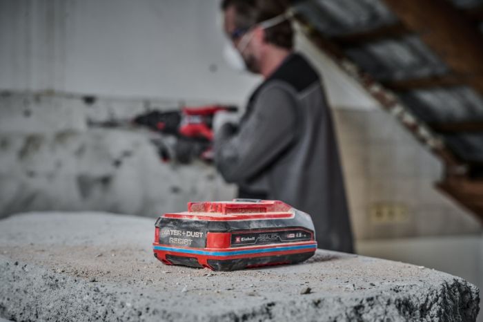 Акумулятор 4.0 Аг, герметичний, захист від води і пилу, макс. 900 Вт, тонкий корпус