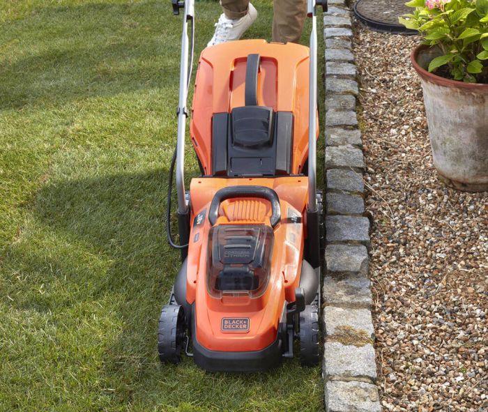 Газонокосарка акумуляторна BLACK+DECKER BCMW3318L2