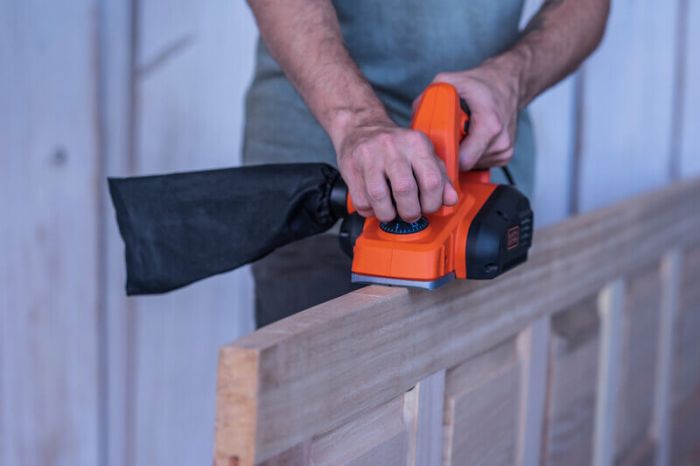 Рубанок мережевий BLACK+DECKER BEW712