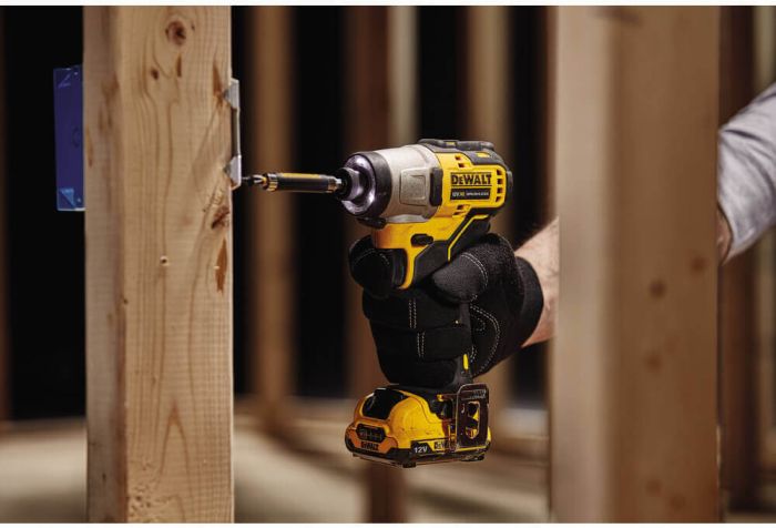 Шурупокрут акумуляторний ударний безщітковий DeWALT DCF801D2