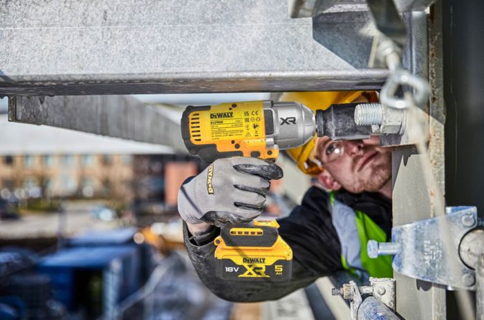 Гайкокрут ударний акумуляторний безщітковий DeWALT DCF900NT