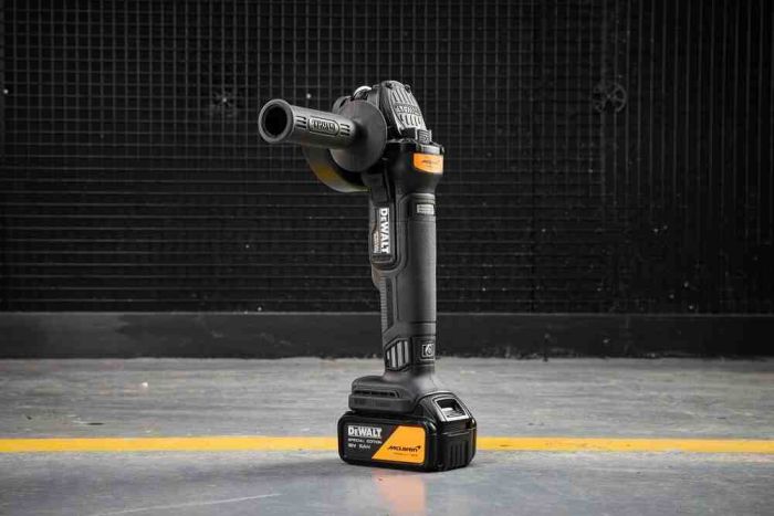 Шліфмашина кутова - болгарка акумуляторна безщіткова McLaren F1 TEAM SPECIAL EDITION DeWALT DCG45MP2T