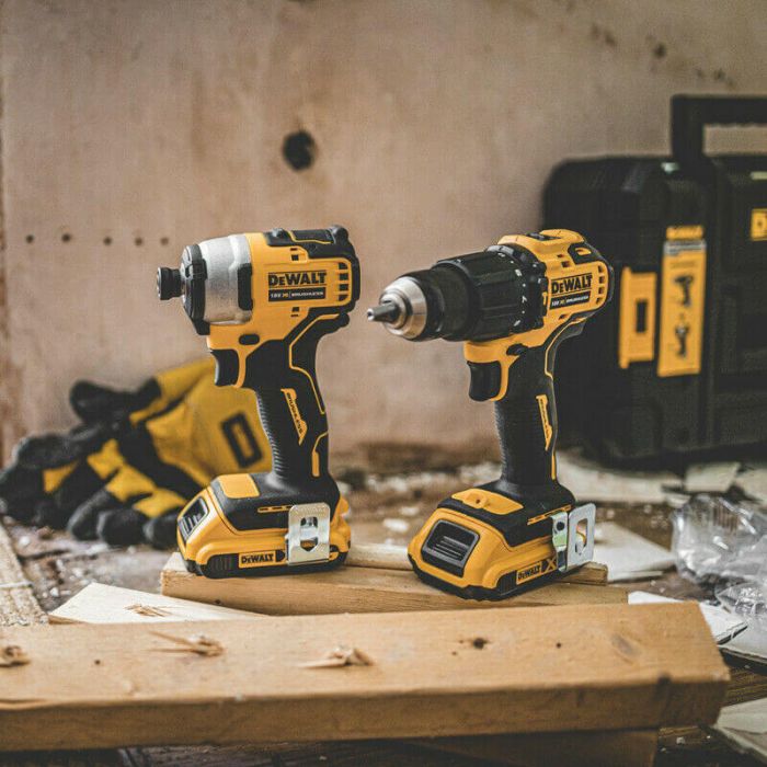 Набір з двох інструментів безщіткових DeWALT DCK2062D2T