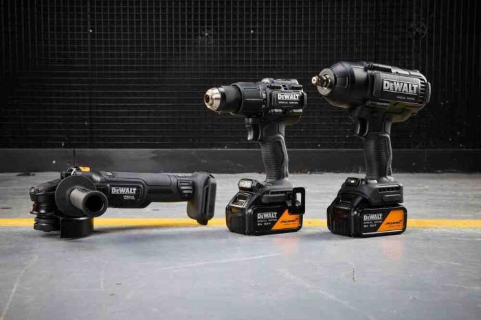 Набір з трьох інструментів акумуляторних безщіткових McLaren F1 TEAM SPECIAL EDITION DeWALT DCK3222MP2T