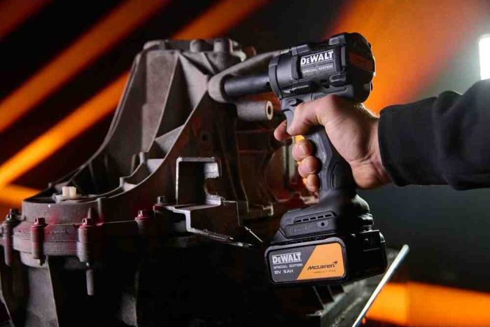 Набір з п’яти інструментів акумуляторних безщіткових McLaren F1 TEAM SPECIAL EDITION DeWALT DCK5222MP3T