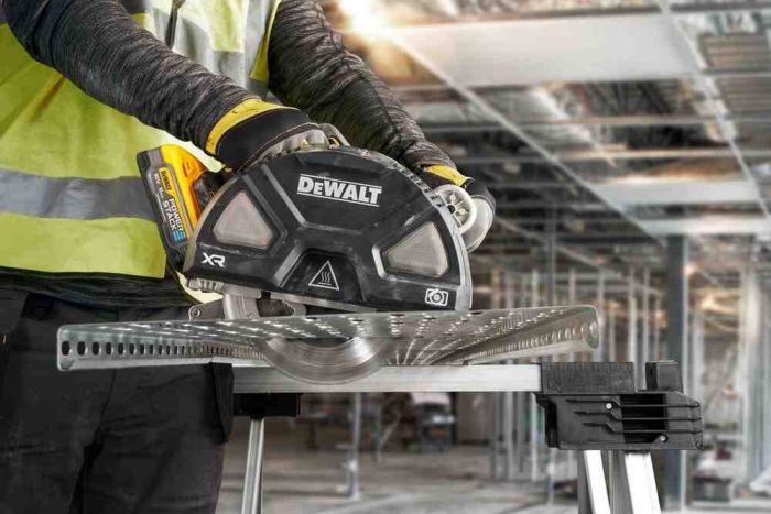 Пилка дискова по металу акумуляторна DeWALT DCS383H2