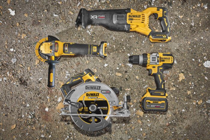 Пила шабельна акумуляторна DeWALT DCS386T1