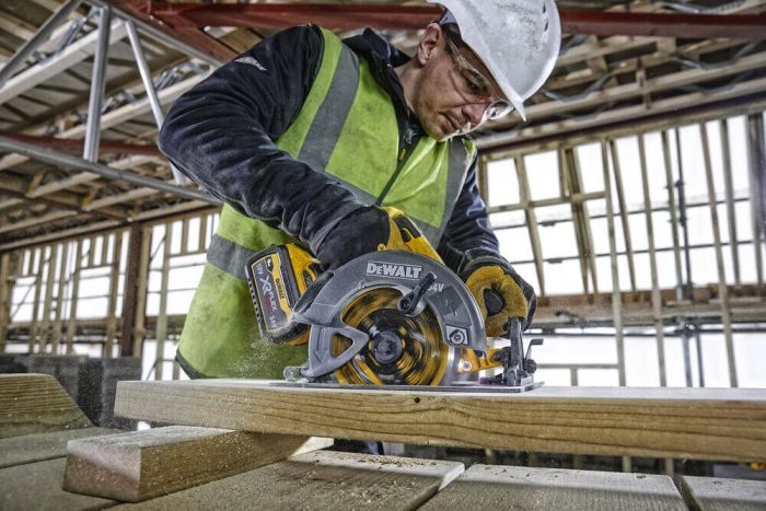 Пила дискова акумуляторна DeWALT DCS578NT
