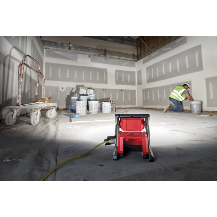 Фонарь светодиодный аккумуляторный MILWAUKEE M18 HOAL-0